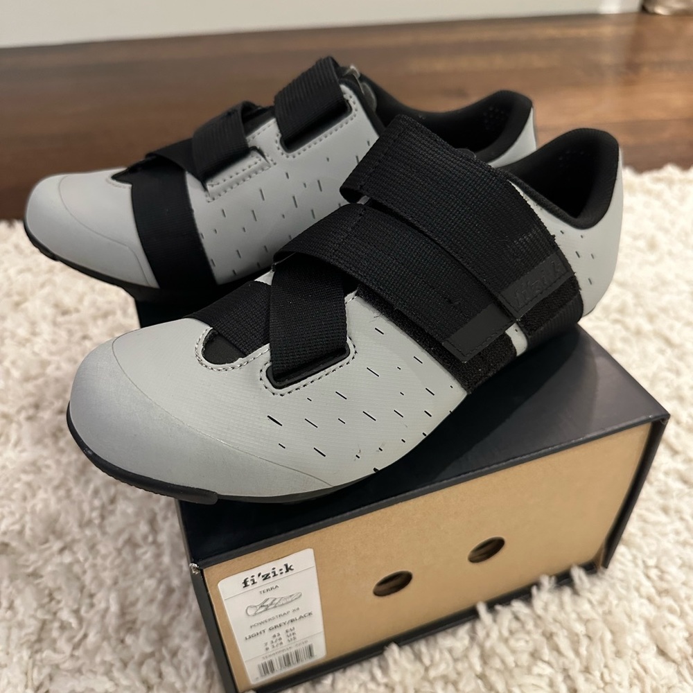 Brand New Fizik Terra Powerstrap X4 cycling shoes - light grey/black - EU 41